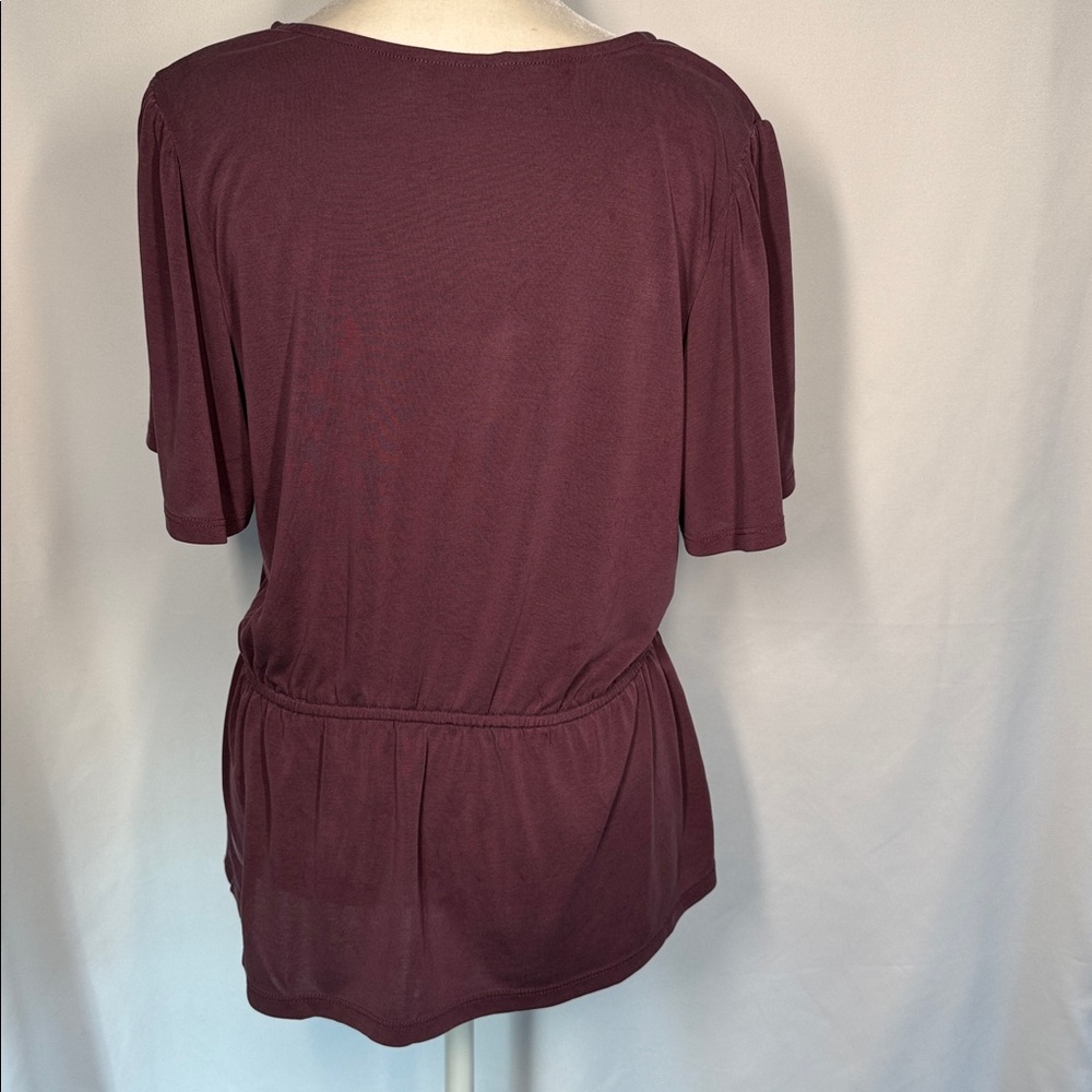 ❤️3/$30 Lucky Brand V-Neck Plum Top - Picture 5 of 8